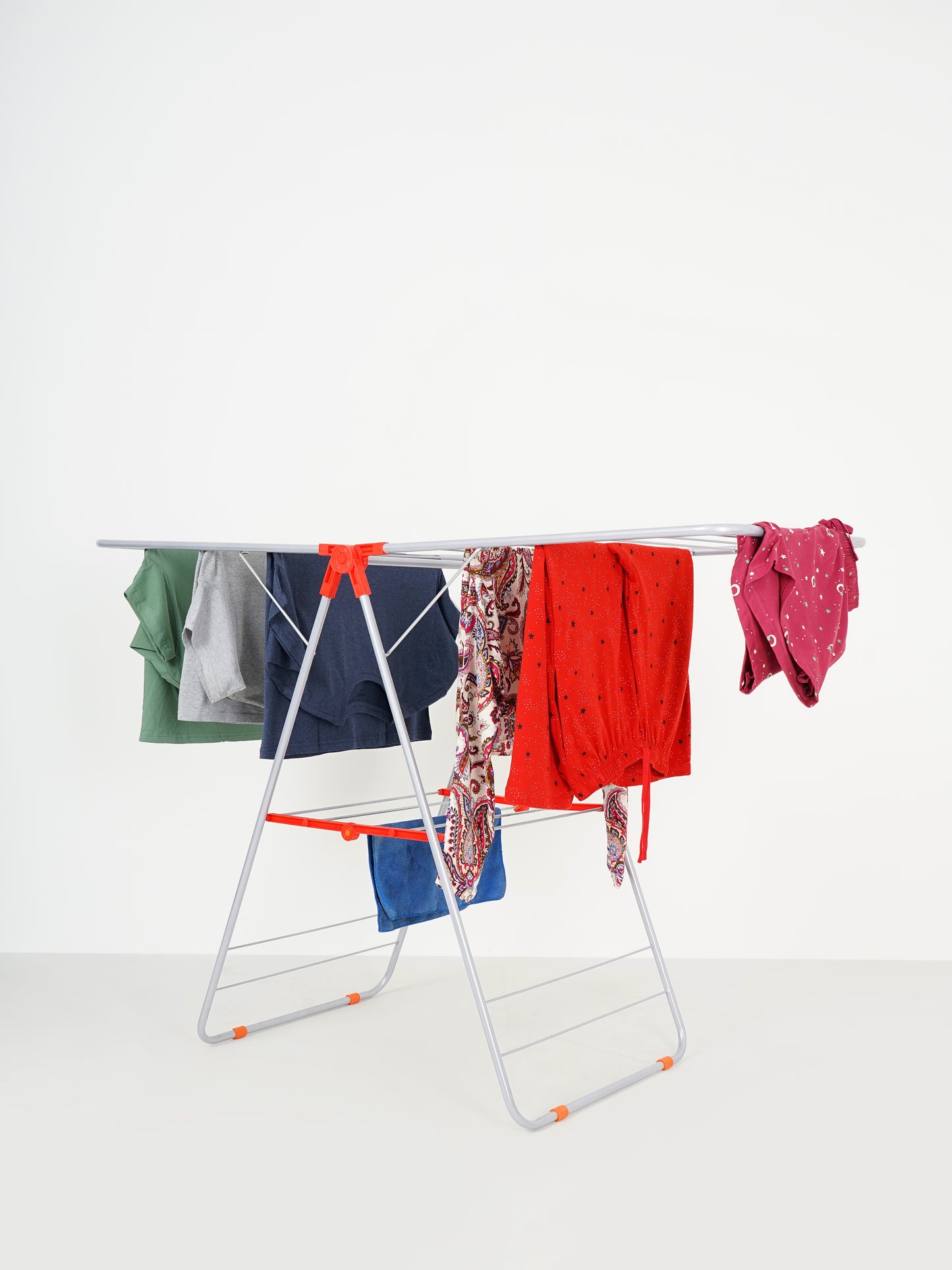 Foldable Clothes Drying Stand – Lightweight, space-saving, and ideal for indoor or outdoor use.